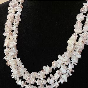 🌿Beaded mother of pearls shells nugets necklace.
